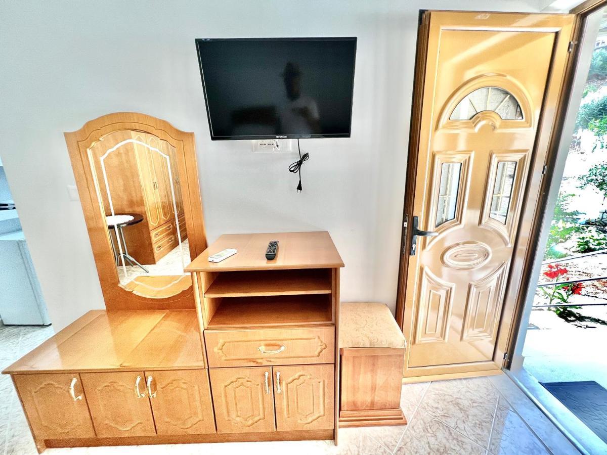 Coral Guesthouse Sarandë Buitenkant foto