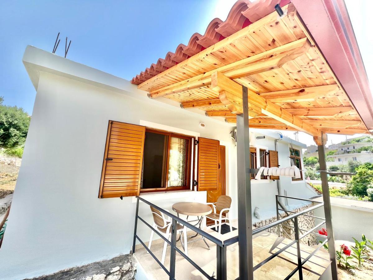 Coral Guesthouse Sarandë Buitenkant foto