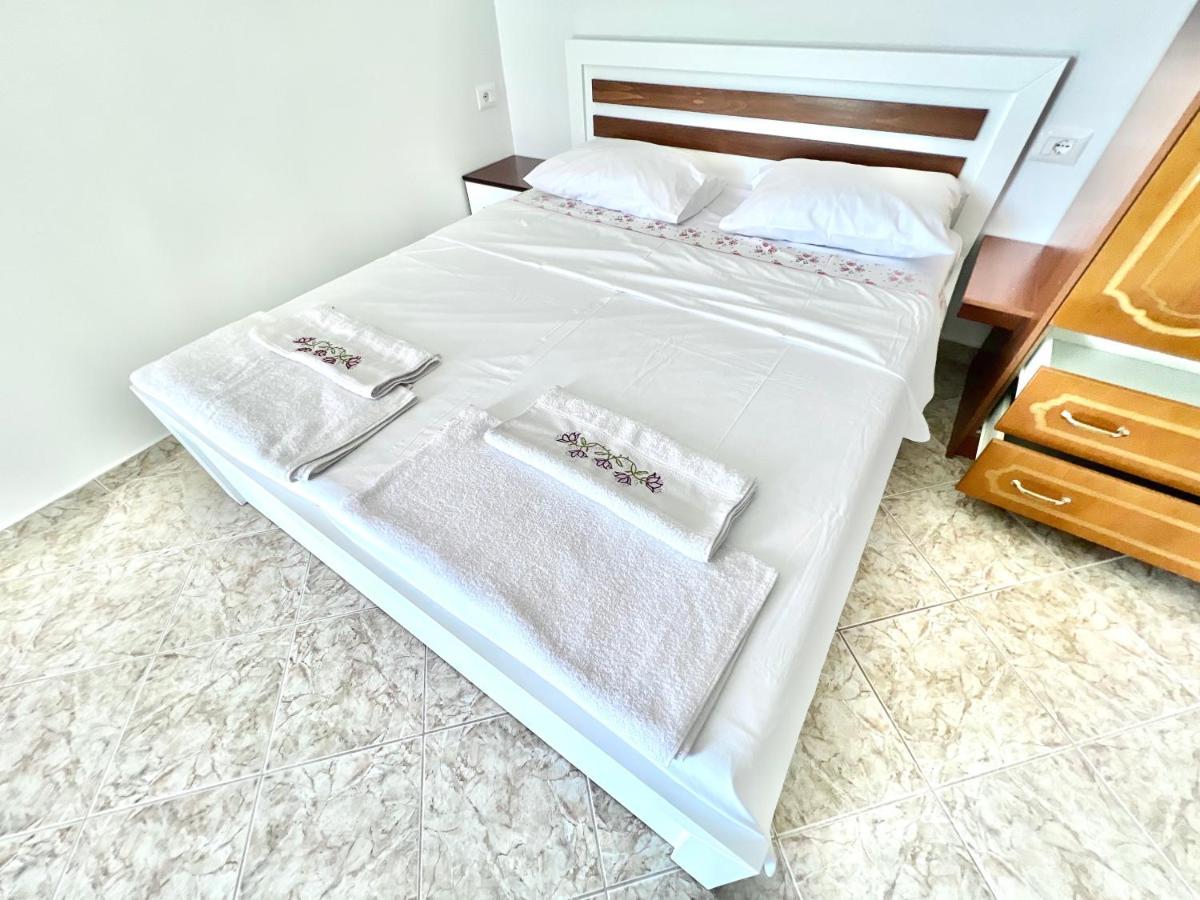 Coral Guesthouse Sarandë Buitenkant foto