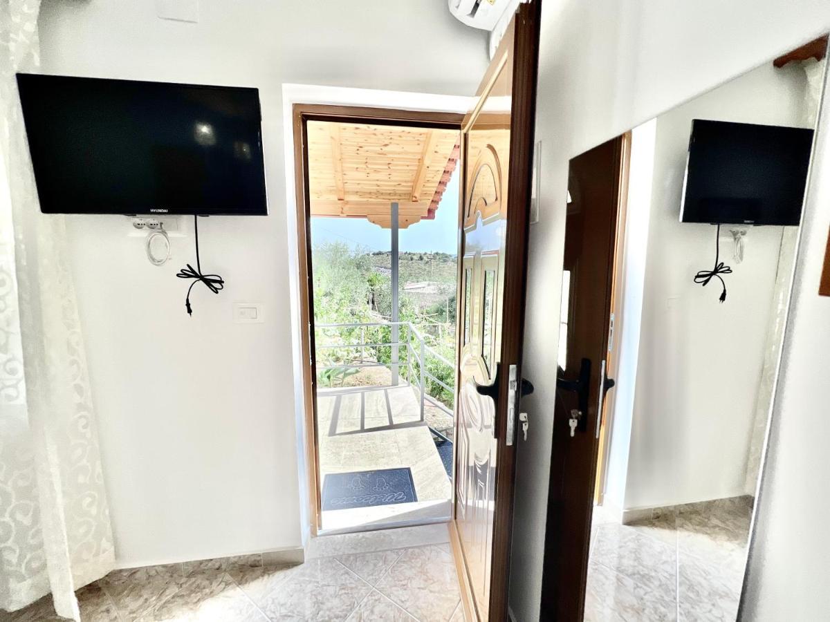 Coral Guesthouse Sarandë Buitenkant foto