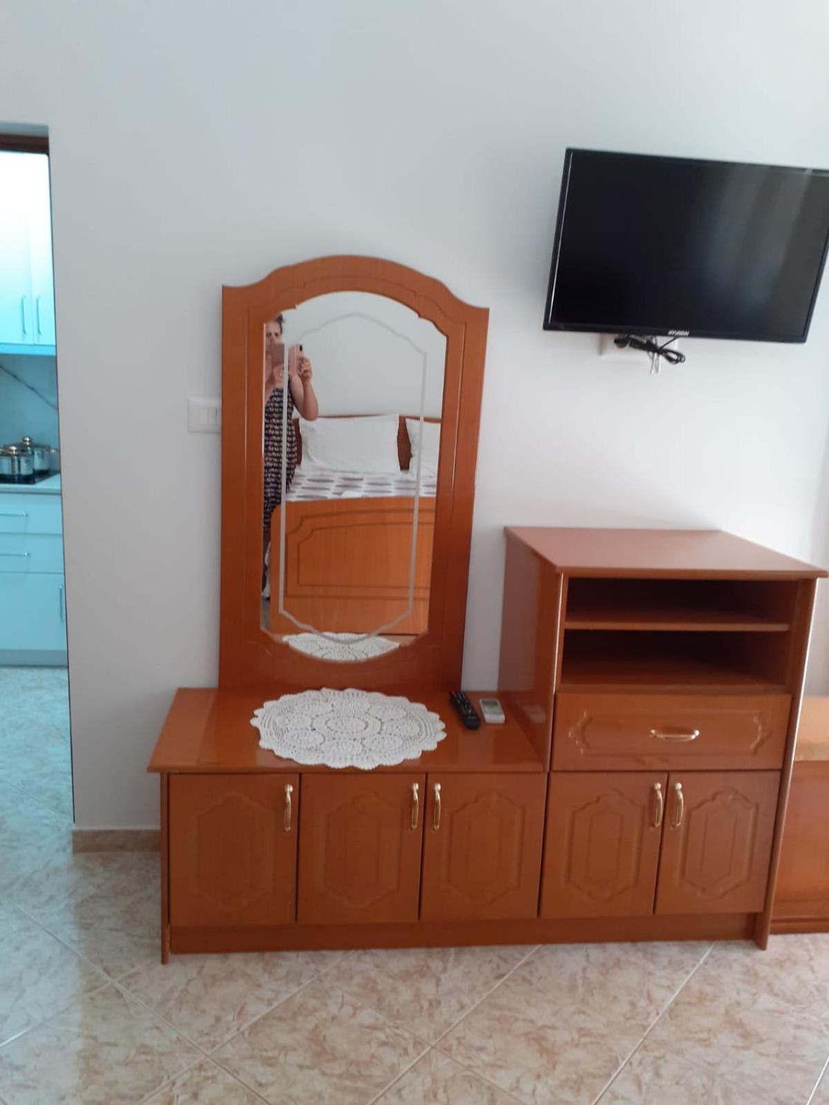 Coral Guesthouse Sarandë Buitenkant foto