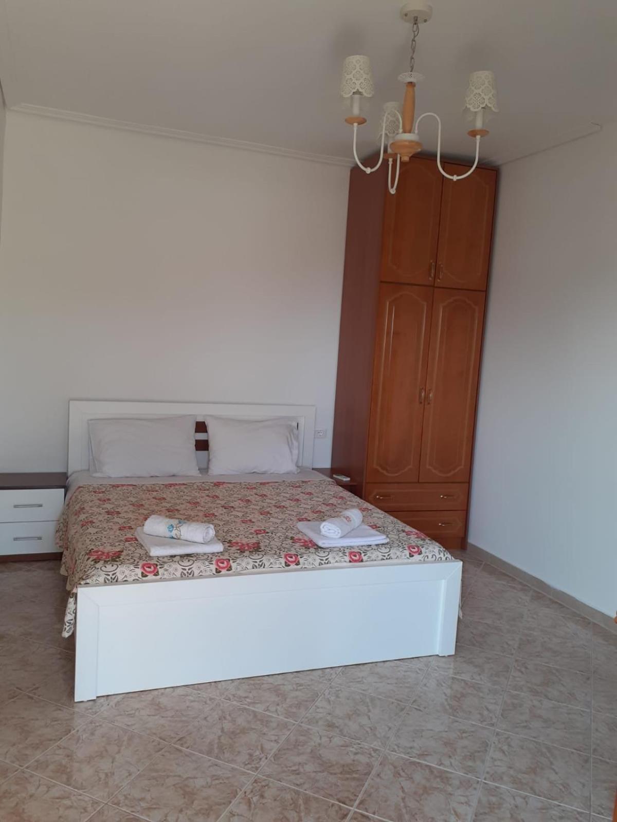 Coral Guesthouse Sarandë Buitenkant foto