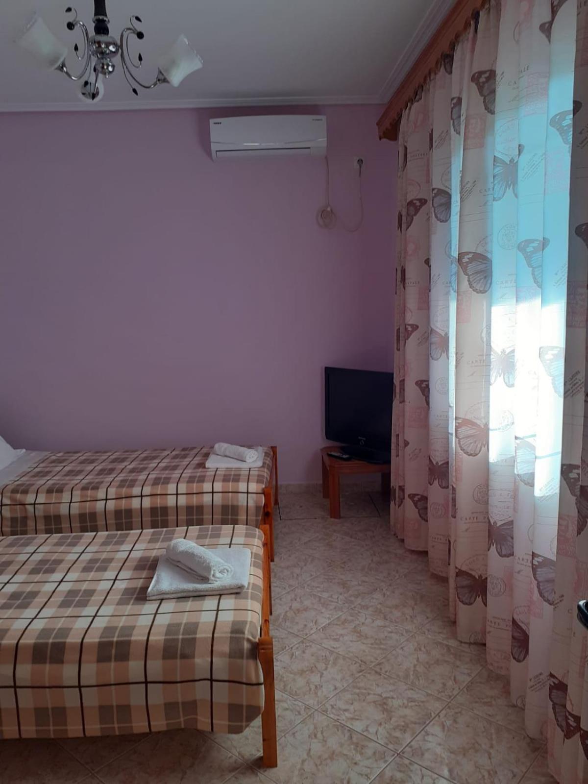 Coral Guesthouse Sarandë Buitenkant foto
