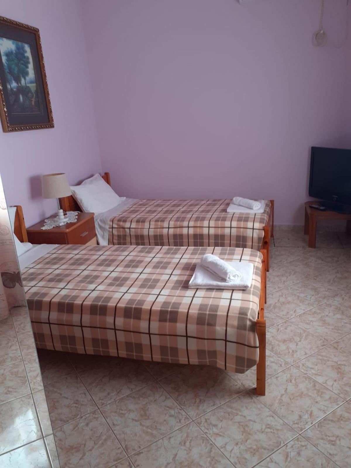 Coral Guesthouse Sarandë Buitenkant foto