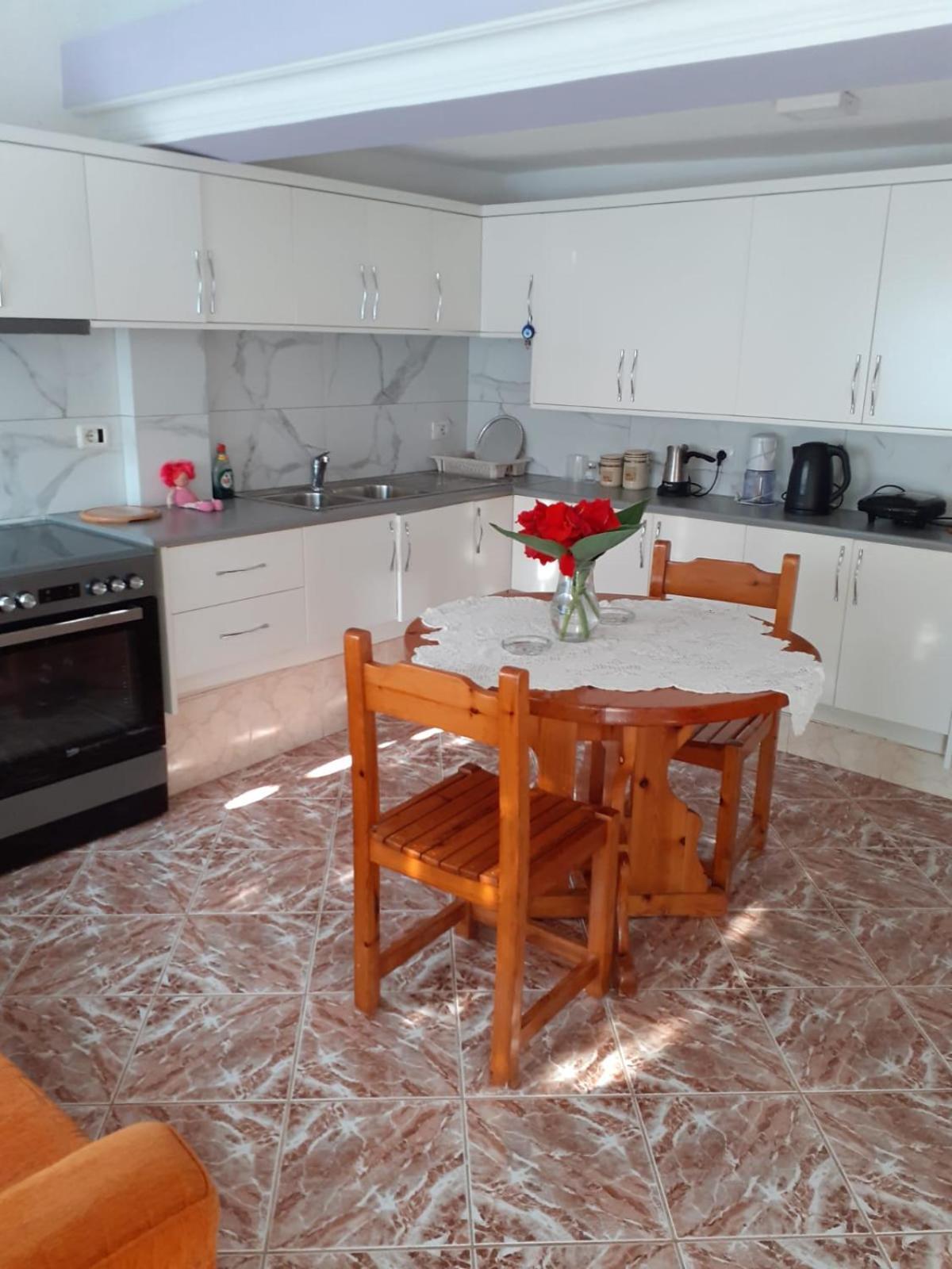 Coral Guesthouse Sarandë Buitenkant foto