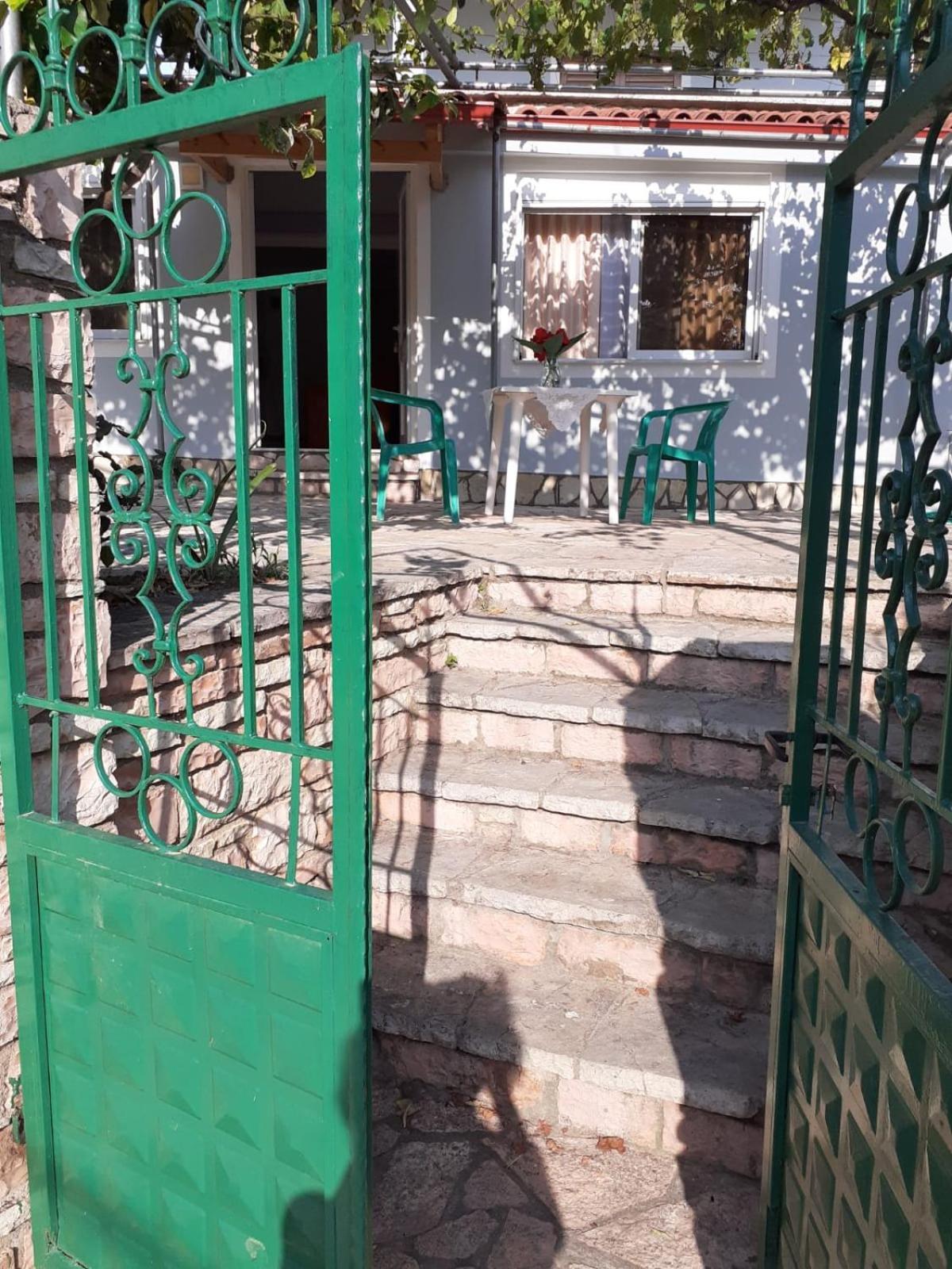 Coral Guesthouse Sarandë Buitenkant foto