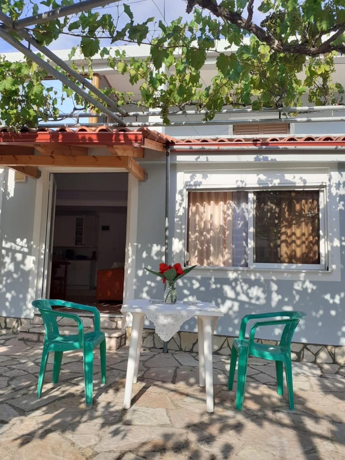 Coral Guesthouse Sarandë Buitenkant foto
